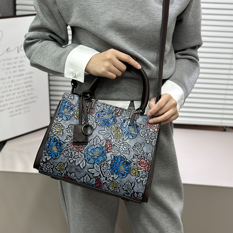 Vintage 3D Geprägte Blumen-Tra – Quiet Luxury Bags Tote Bewertung und Preis